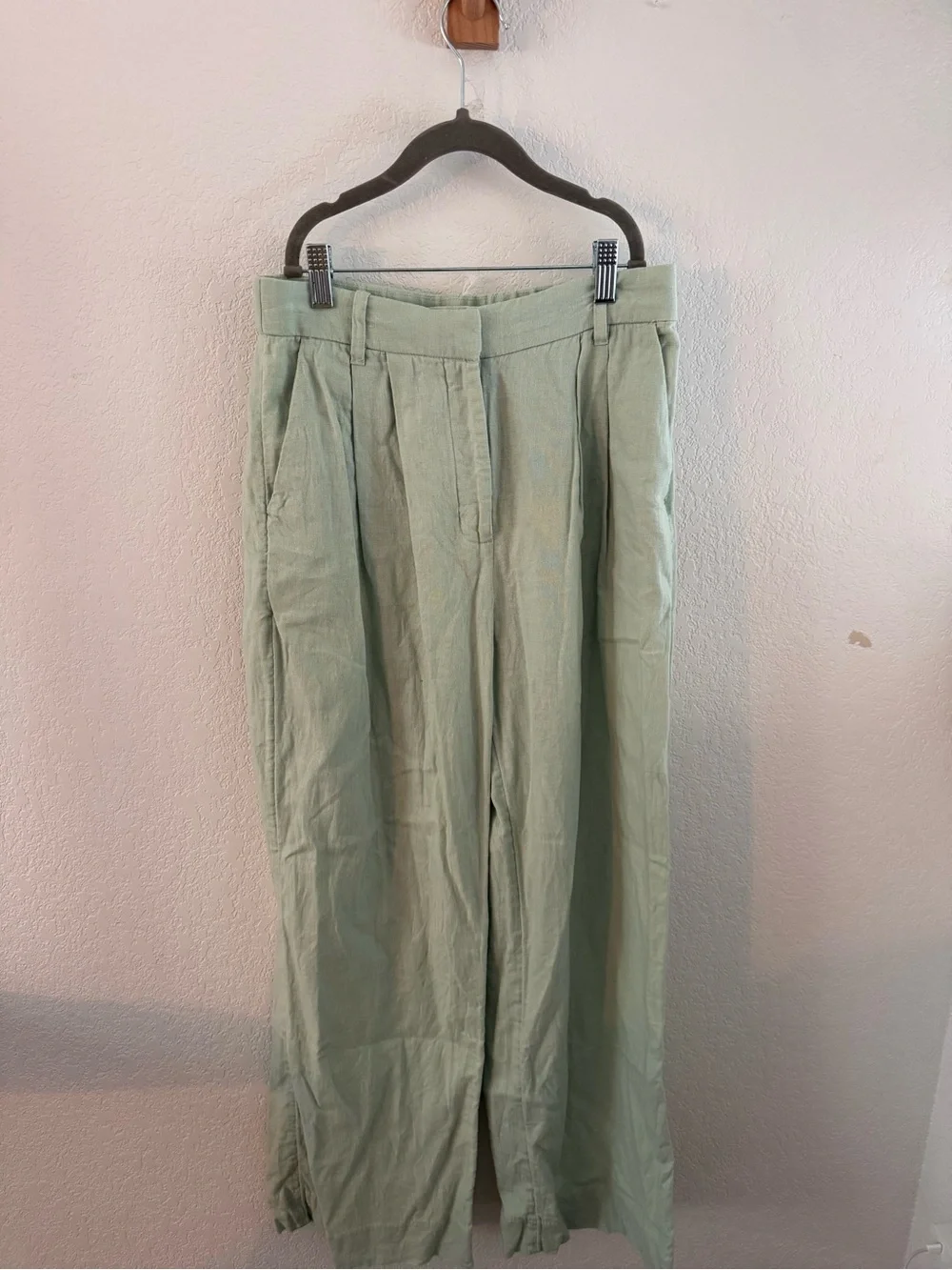 Abercrombie & Fitch Light Sage Pleated Chinos